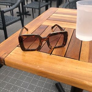 Square framed adult sunglasses
